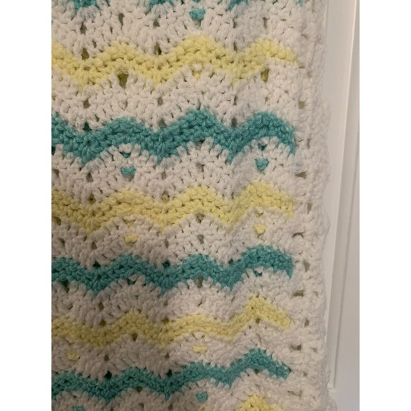 Crochet White Green Yellow Baby Blanket Soft Pastel Scallop Handmade 50" x 60" - Picture 3 of 10